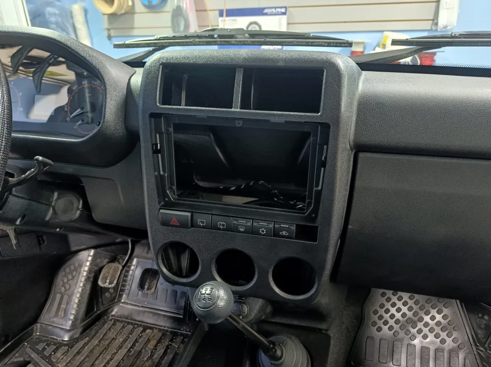 ���������� ����� Lada Niva 2019+ 9* 22-1590